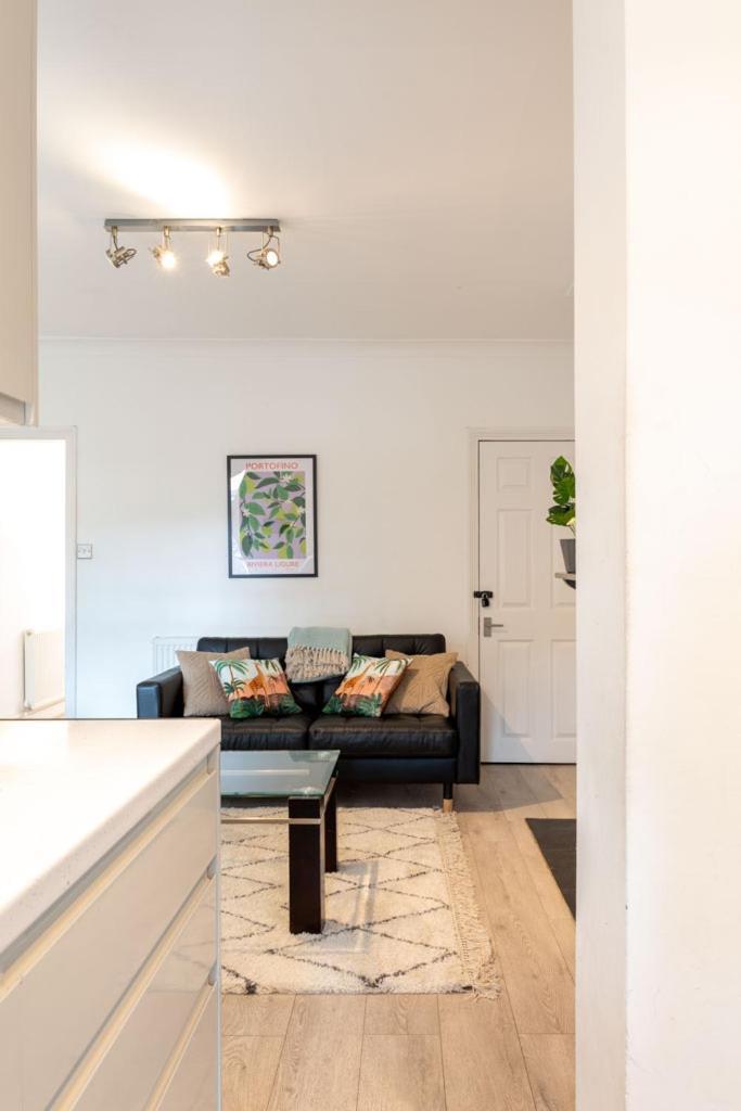 Stylish & Spacious City Centre 3-Bedroom Townhouse - Sleeps 6 كانتربيري المظهر الخارجي الصورة