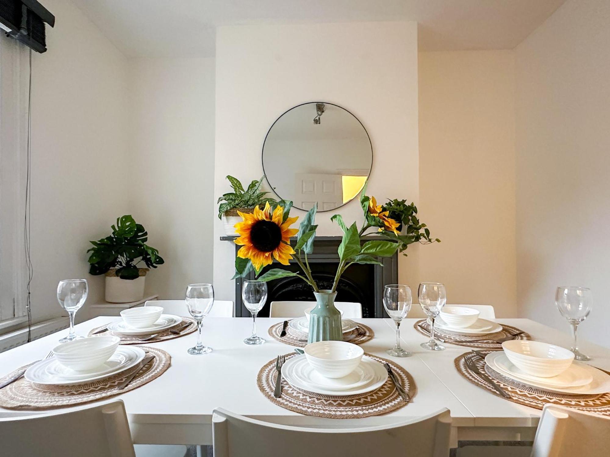 Stylish & Spacious City Centre 3-Bedroom Townhouse - Sleeps 6 كانتربيري المظهر الخارجي الصورة