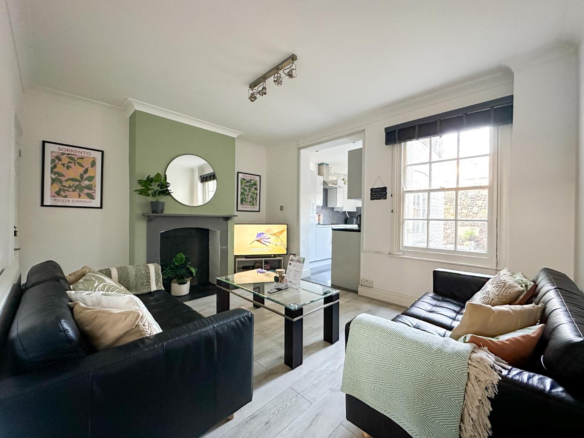 Stylish & Spacious City Centre 3-Bedroom Townhouse - Sleeps 6 كانتربيري المظهر الخارجي الصورة